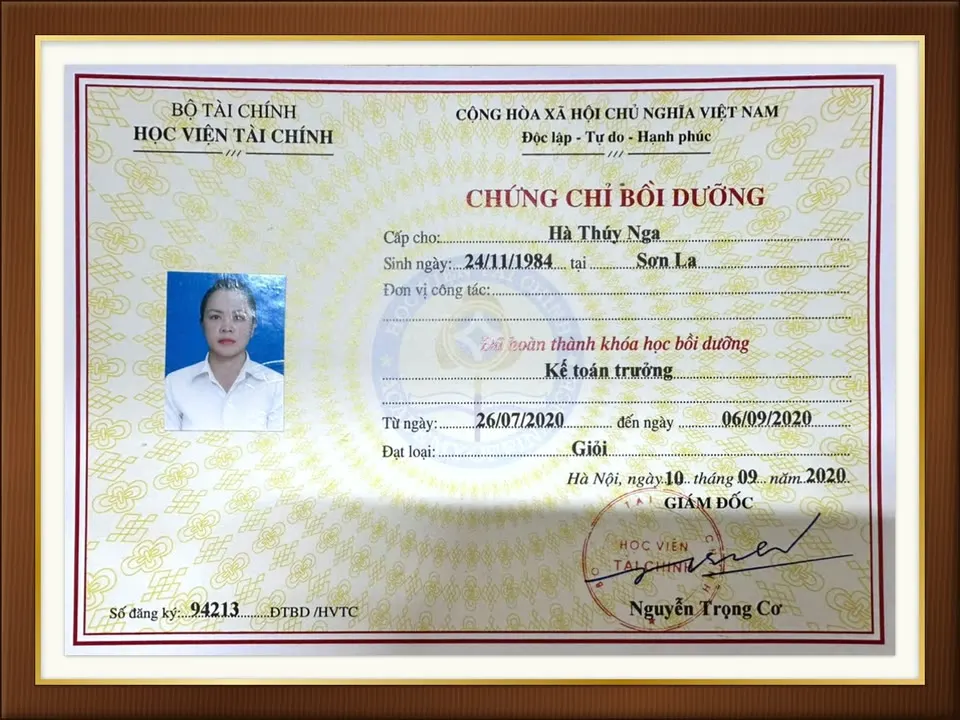 Chứng chỉ bà Hà Thúy Nga